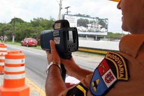 Flagrantes por excesso de velocidade caem quase 50% durante o feriadão